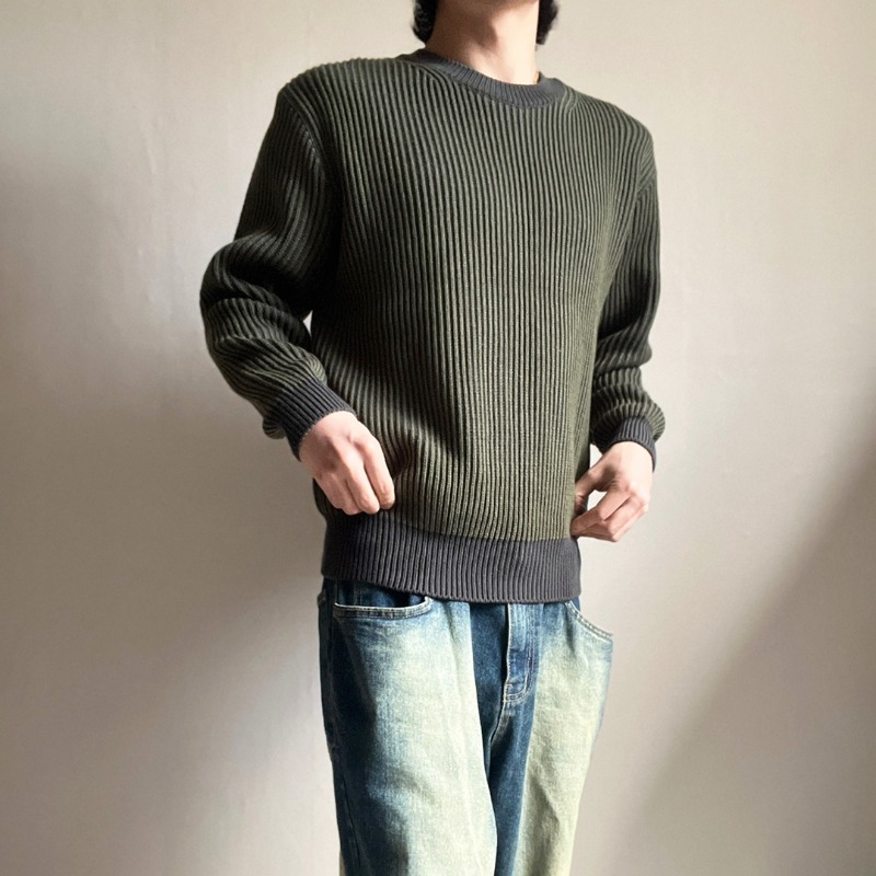 two-tone round knitwear